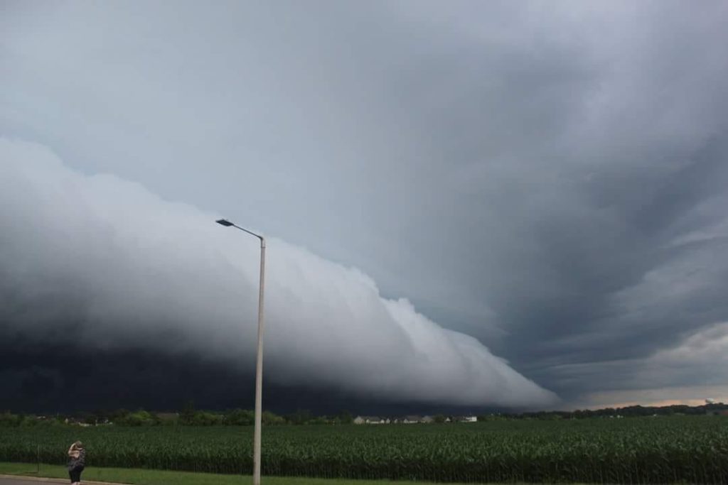 Shelf Cloud Vs Wall What Is The Difference - What Is A Cloud Wall