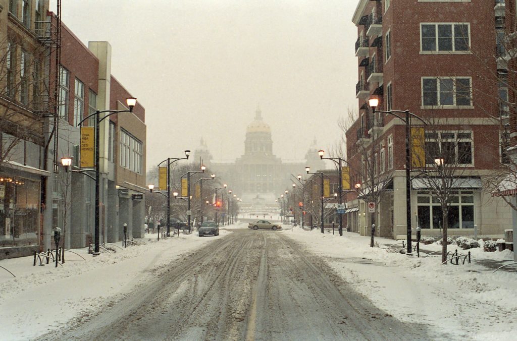Snowfall falling in downtown Des Moines, Iowa